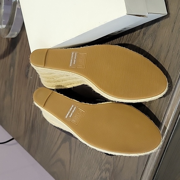 Anne Taylor wedges size 6 - Picture 2 of 4